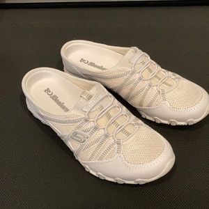 Skechers Tennis shoes size 7